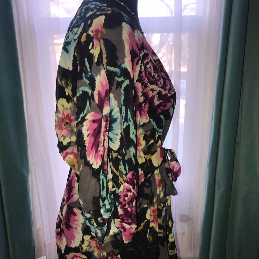 Blouse - Picture 2 of 7